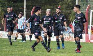 Mataderos se destapó en el 2do tiempo con un vendaval de goles en 10 minutos