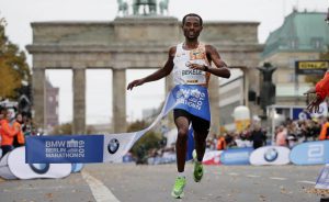 Kenenisa Bekele; Casi, casi para el etipoe de 37 años, quedó tan solo a dos segundos de romper el record mundial