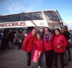 El equipo del patín artístico y de fondo los demás deportistas con toda la ilusión