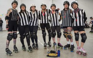 Grupo de árbitros del encuentro