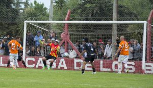 Juan Ignacio Calderón ya cabeceó lo que sería la apertura del marcador para la visita