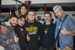 El "Maldito" Jara (Segundo desde la izquierda) junto al responsable del evento Maximiliano Saravia y en el otro extremo el multicampeón Cristian "La serpiente" Bosch