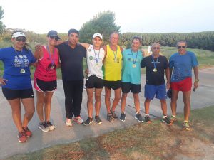 De izquierda a derecha: María Orellano, Elena González, Santiago Ortíz, Nicolás Martínez, Eduardo González, Juan López, Hugo Michia y Juan Carlos López.