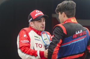 Explicaciones, las que parece darle el piloto del Toyota Etios a Lilo Arrate y del porque del pandemonium en pista que margino a varios de la contienda
