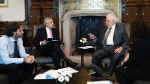 El presidente Alberto Fernández junto al ministro de Salud, Ginés González García, y el Jefe de Gabinete, Santiago Cafiero (Prensa Presidencia)