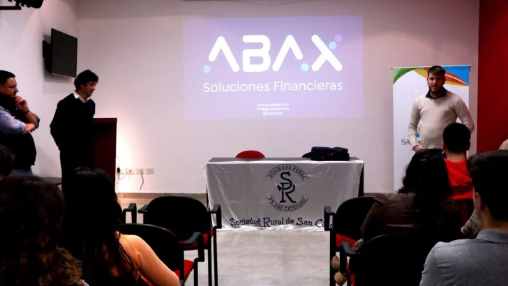 Brindaron estratégicas económicas en una charla de asesoría financiera