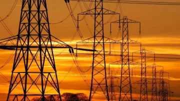 El gobierno presiona para terminar con los costos extra de las facturas de luz