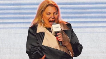 Carrió: “Nos van a sacar muertos de Olivos”