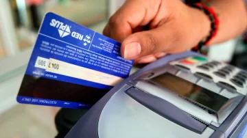 Por la crisis, un millón de tarjetas de crédito dejaron de operar