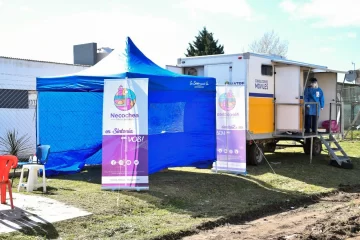 Consultorios móviles recorren los barrios para evitar brotes de Covid-19