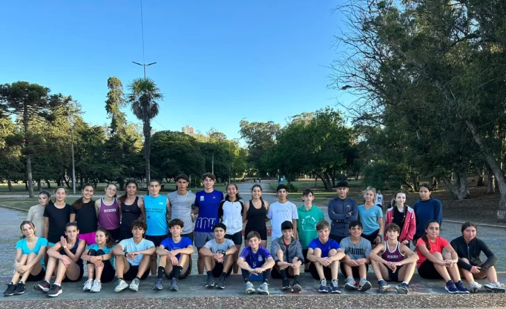 Más de 30 jóvenes en la escuela Municipal de Atletismo