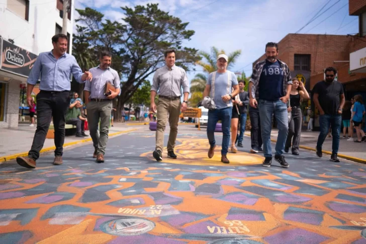 “El Arte a sus pies”, una obra que reluce en la Peatonal 83