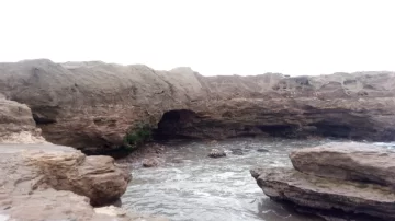 Peligro de desmoronamiento en el camino a Costa Bonita
