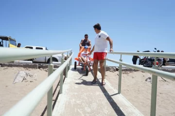 Colocan rampa de accesibilidad en la escollera del lado de Quequén