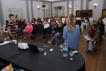 Más de 50 emprendedores participan del curso de Fotografía para Redes Sociales