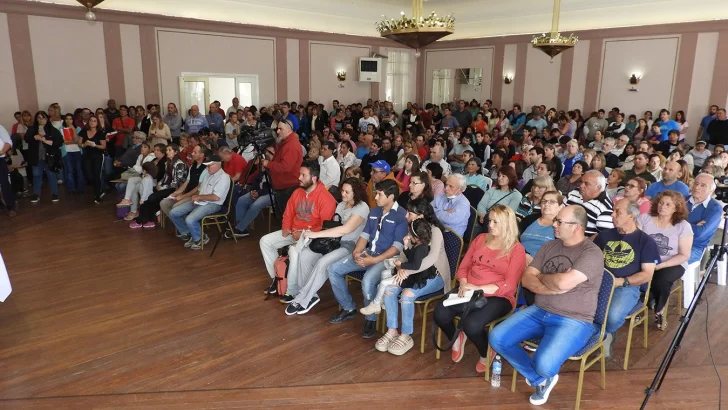 Citan a vecinos para un nuevo acto de escrituración