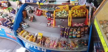 Robaron mercadería en un kiosco de avenida 75