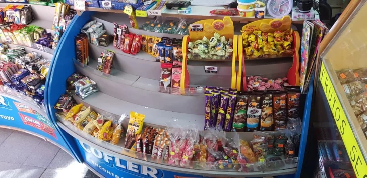 Robaron mercadería en un kiosco de avenida 75
