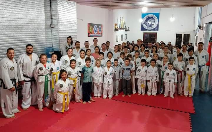 Excelente culminación evaluatoria para taekwondistas de Quequén