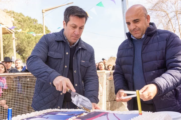 Torta y feliz cumpleaños en Quequén