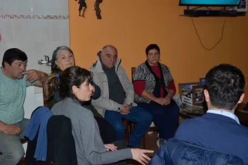 Reunión de funcionarios con vecinos del Barrio Capuchinos