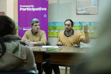 Delegados barriales, concejales y funcionarios en el consejo del Presupuesto Participativo