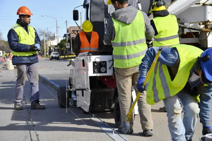 Avanza la construcción del cantero central de la avenida 10