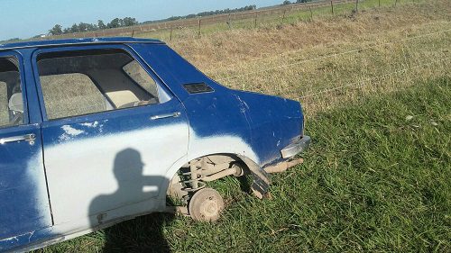 Rompió el auto en la ruta y se lo desmantelaron