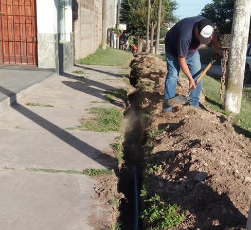 Retiran ramales clandestinos de la red de agua