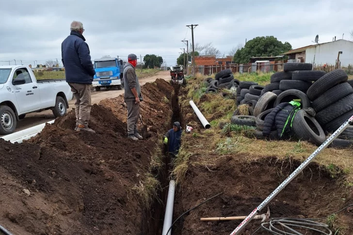 Se ejecutan obras de cloacas en Necochea y Quequén