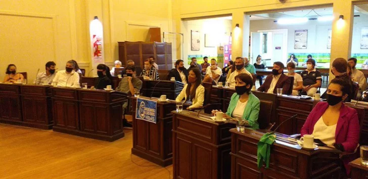 Por la ausencia de una concejal, el oficialismo consiguió que se apruebe la Fiscal Impositiva con el aumento de las tasas