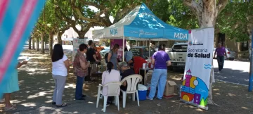 Más de 300 vecinos pasaron por la plaza para vacunarse contra el Covid