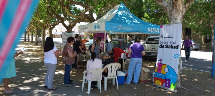 Más de 300 vecinos pasaron por la plaza para vacunarse contra el Covid