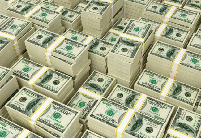 El dólar abrió a $ 51,50 y en algunos bancos se vende a más de $ 60