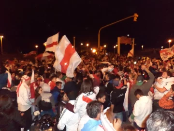 Rompieron el semáforo de 2 y 83 en los festejos por River