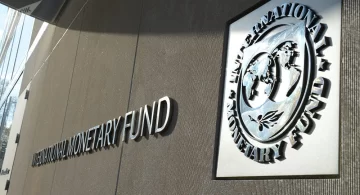 Según el FMI, la economía argentina caerá 3,1% este año con una inflación del 57,3