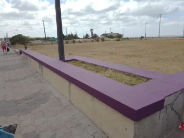 Pintan el muro de la avenida 2 y reparan la rambla