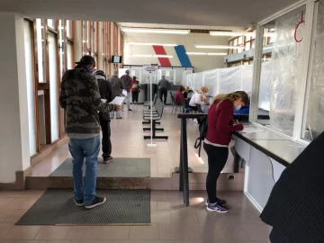 Llegan con aumento: comienza la distribución de las tasas