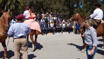 Convocan a instituciones par el desfile del aniversario de Necochea