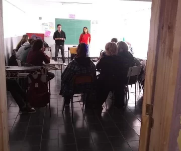 Llevan a las escuelas el taller “Noviazgos libres de violencia”