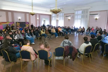 Entregaron las primeras cuotas de las Becas Educativas a 150 estudiantes locales