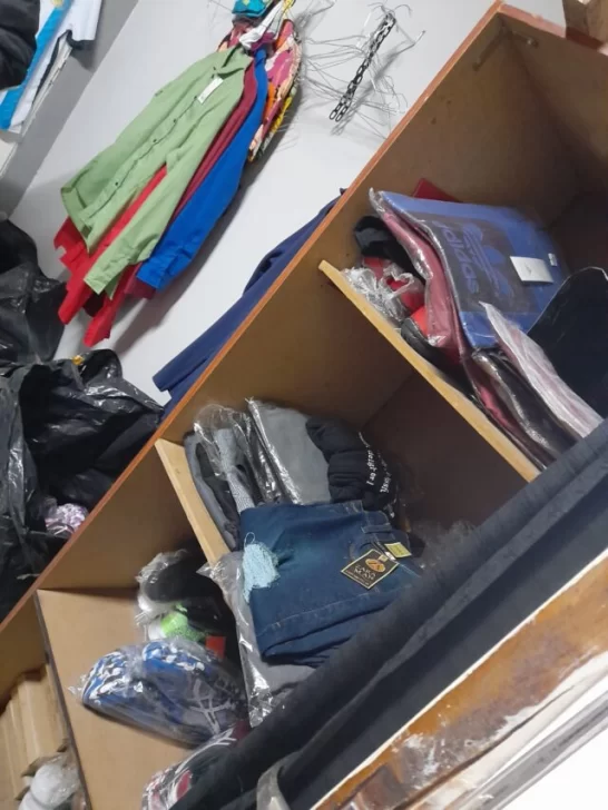 Secuestran escasas prendas robadas en el Showroom de 78 al 2200