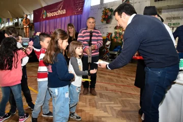 Con Antonio Rios culminan los festejos en La Dulce