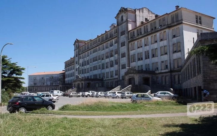 Fue a atenderse al hospital y dijo que su marido quiso atropellarla con el auto