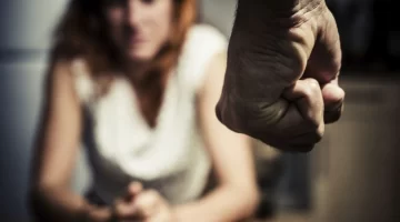 La policía debió irrumpir en una vivienda donde golpeaban a una mujer