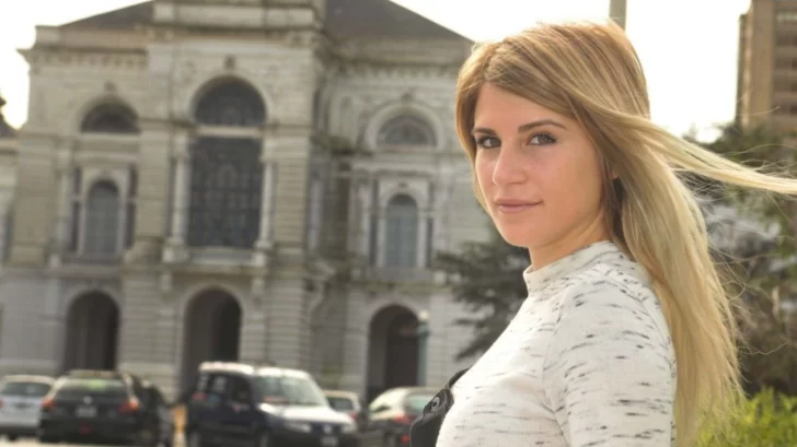 La Plata: denunció que la echaron por sus videos sexuales y el Municipio dijo que es por faltar