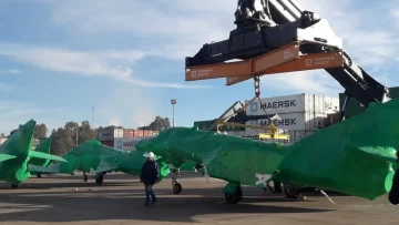 Llegaron al país los cinco aviones franceses Súper Etendard destinados a la Armada Argentina