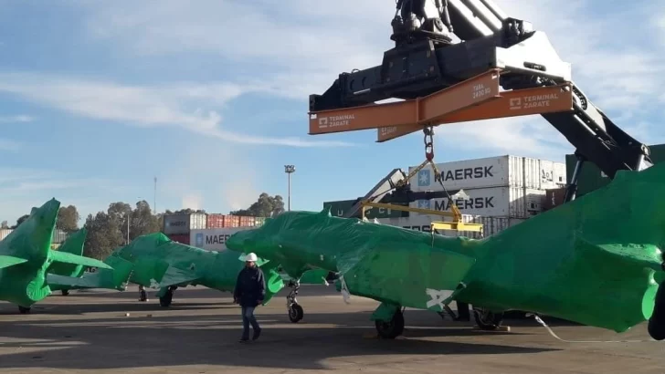 Llegaron al país los cinco aviones franceses Súper Etendard destinados a la Armada Argentina