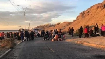 Tensión en Comodoro Rivadavia: docentes bloquean la playa de tanques de YPF