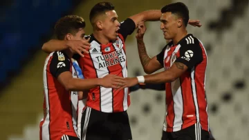 River vapuleó a Godoz Cruz con una goleada de 6-1
